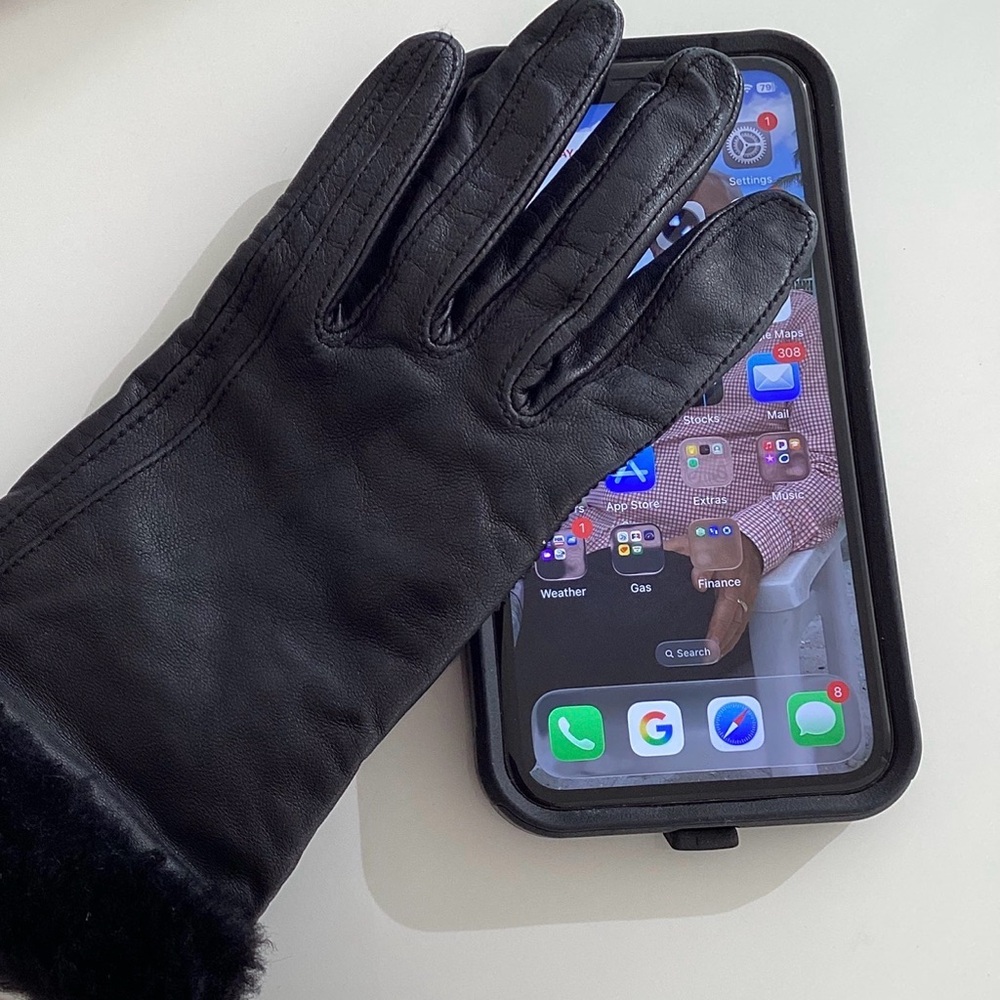 UGG Shorty Shearling-Cuff Leather Tech Gloves - image 11